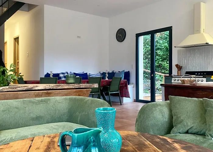 Maison De Charme Piscine & Petanque 度假居 *